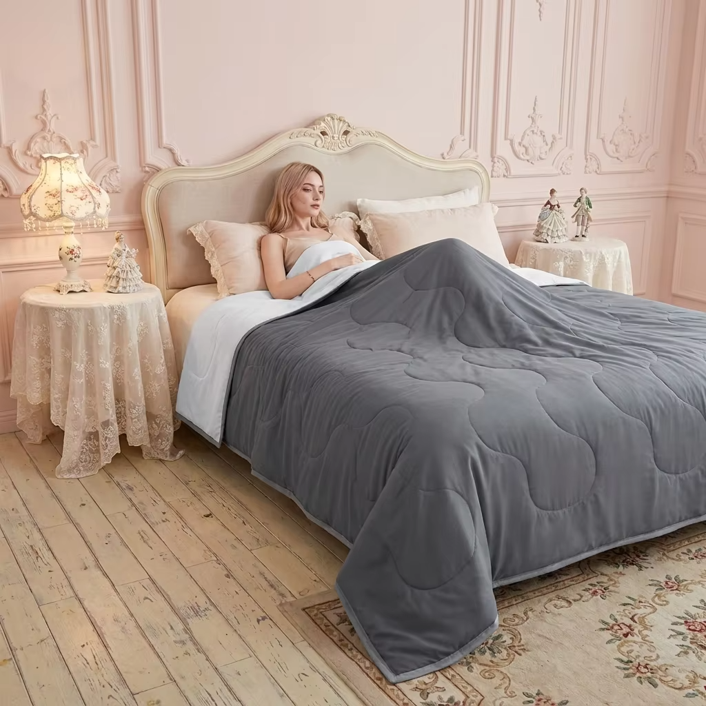 King Size Ice Silk Thin Quilt, Light & Airy Cooling Bedding, Great for Hot Summer Nights